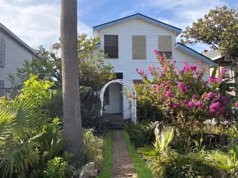 910 Avenue L, Galveston, TX 77550