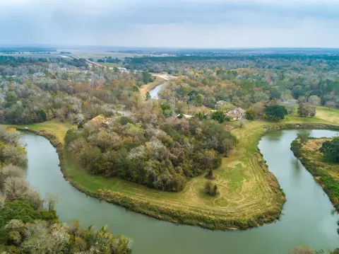 1550 Chocolate Bayou Dr, Alvin, TX 77511
