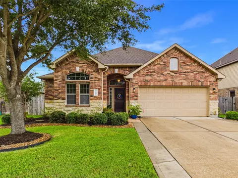 710 Fairway Dr, La Porte, TX 77571
