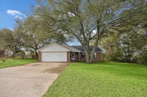 313 W Nichols St, Bellville, TX 77418 photo 1