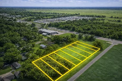 205 W Columbus Dr, Wharton, TX 77488