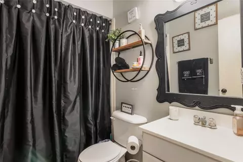 Bath - 79 E Pine Dr, Huffman, TX 77336 photo 2 of 2