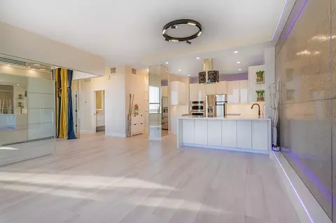 14 Greenway Plz #19M, Houston, TX 77046