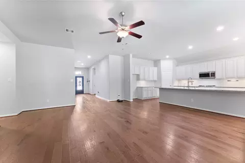 Living - 12276 Emerald Mist Ln, Conroe, TX 77304 photo 3 of 4