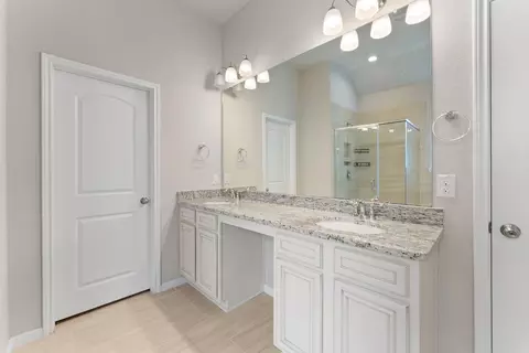 Bath - 12276 Emerald Mist Ln, Conroe, TX 77304 photo 3 of 3