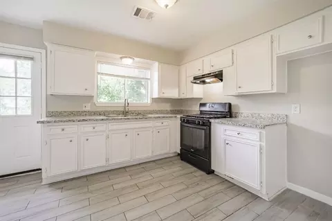 Kitchen - 1306 Glencrest Dr, Pasadena, TX 77502 photo 1 of 3