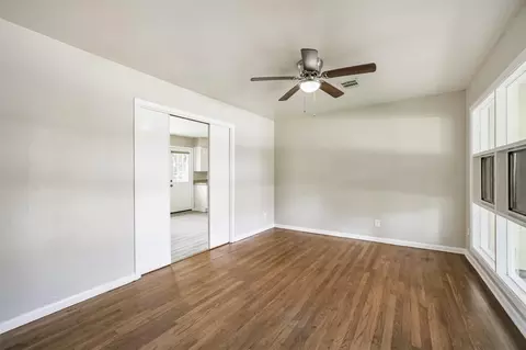 Living - 1306 Glencrest Dr, Pasadena, TX 77502 photo 2 of 2