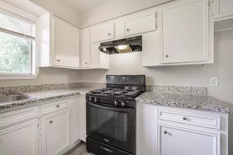 Kitchen - 1306 Glencrest Dr, Pasadena, TX 77502 photo 2 of 3
