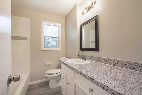Bath - 1306 Glencrest Dr, Pasadena, TX 77502 photo 1 of 3