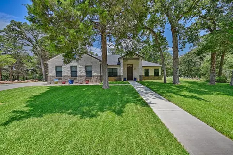 308 Pinehurst Dr, New Ulm, TX 78950