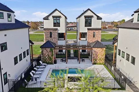 9207 Fort George St, Houston, TX 77063