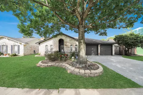 4611 Northrup Dr, Houston, TX 77092