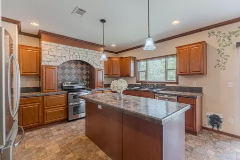 Kitchen - 115 Canadian Dr, Trinity, TX 75862 photo 5 of 7