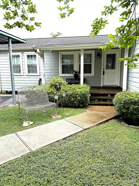 828 Robinson Rd, La Porte, TX 77571