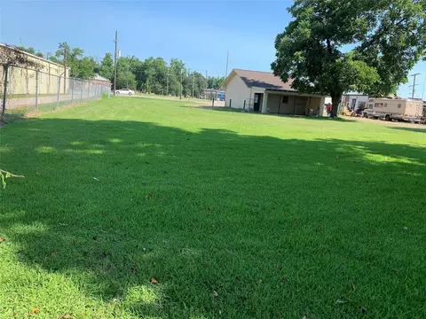 2214 N Main St, Liberty, TX 77575