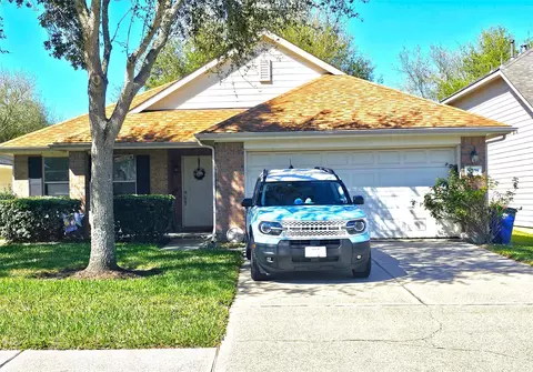 3008 Baronsgate Ln, Dickinson, TX 77539