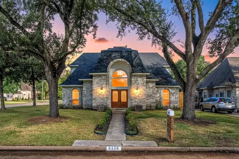 5338 Holly View Dr, Houston, TX 77091