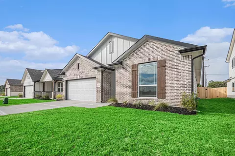 3747 Crawford St, Bay City, TX 77414