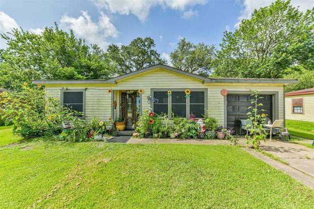 607 Honeysuckle Dr, La Marque, TX 77568