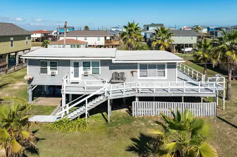 218 Coral Ct, Surfside Beach, TX 77541