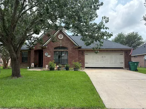 110 Dove Trl, Richwood, TX 77531