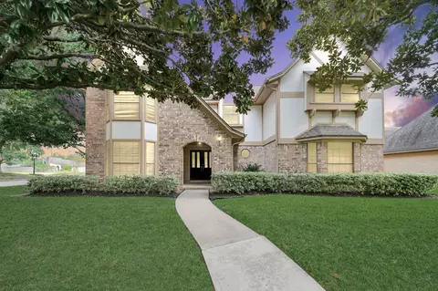 820 Wood Bridge Cir, Sugar Land, TX 77498
