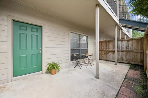 1100 Augusta Dr #25, Houston, TX 77057