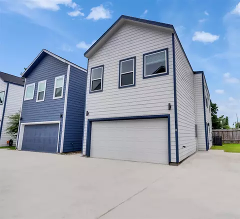 855 S Victory Dr #C, Houston, TX 77088