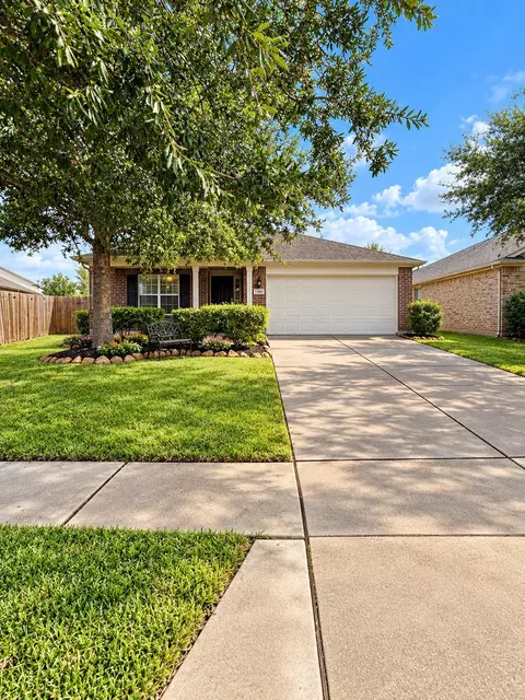 8126 Clover Leaf Dr, Rosenberg, TX 77469