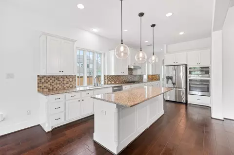 Kitchen - 27 Hedgedale Way, Spring, TX 77389 photo 1 of 2