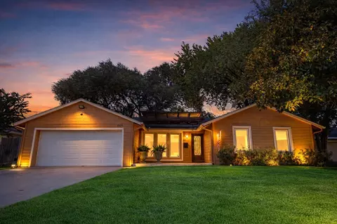 5426 Windswept Ln, Houston, TX 77056