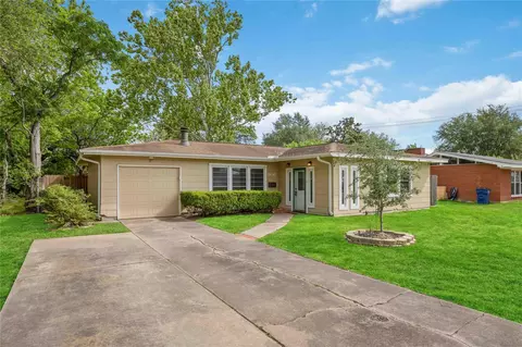 908 23rd Ave N, Texas City, TX 77590