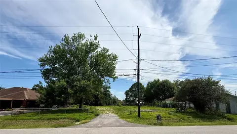 218 E Saint Charles Dr, Crosby, TX 77532