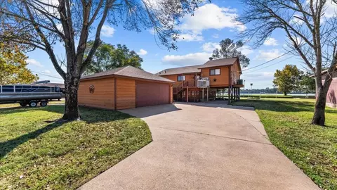 10 Shady Oaks Dr, Huntsville, TX 77320