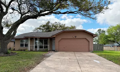 446 Capehill Dr, Webster, TX 77598