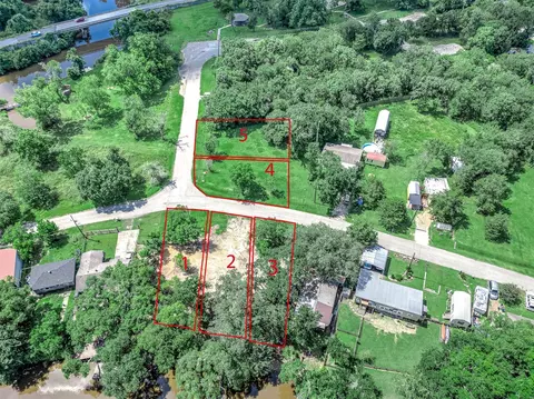 335 339 Treasure Dr, Liverpool, TX 77577