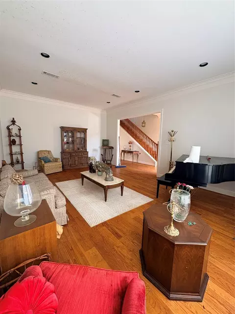 2107 Stonewalk Dr, Houston, TX 77056