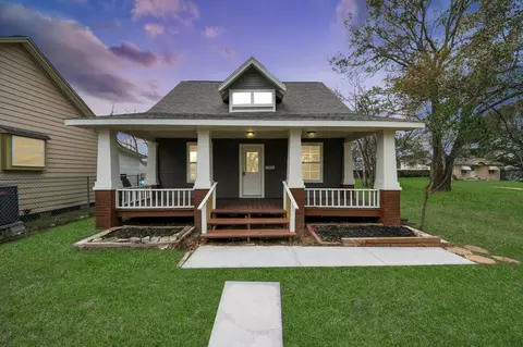 837 Fowlkes St, Sealy, TX 77474