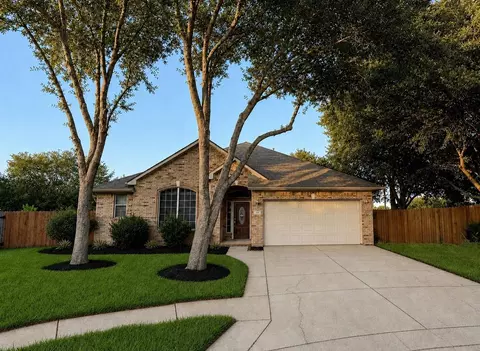 226 Rolling Springs Ln, Dickinson, TX 77539