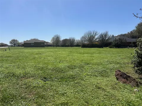 102 Bobolink Dr, Bastrop, TX 78602