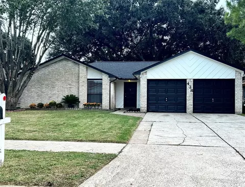 438 Buoy Rd, Webster, TX 77598 photo 1