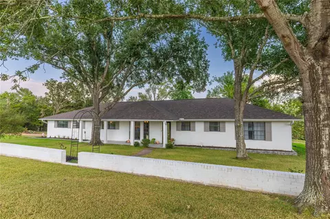 145 Camilla Cir, Bellville, TX 77418