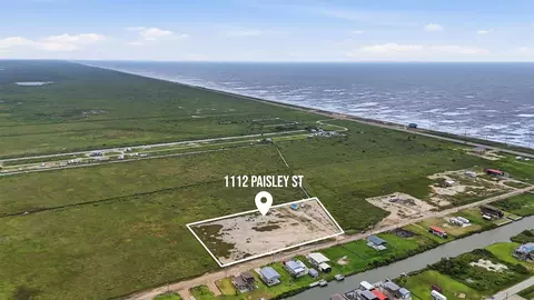 1112 Paisley St, Gilchrist, TX 77617