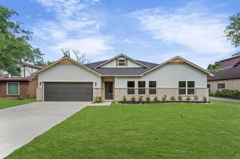 1618 Lake Bluff Dr, El Lago, TX 77586