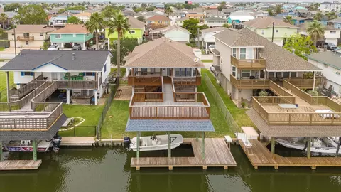 514 Pompano St, Bayou Vista, TX 77563