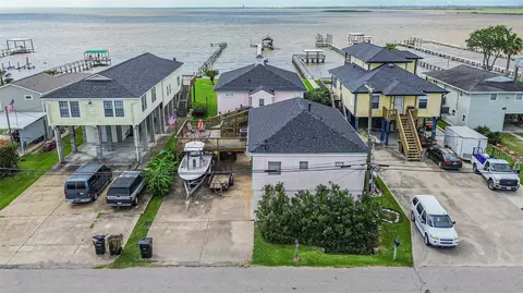 1521 John St, San Leon, TX 77539