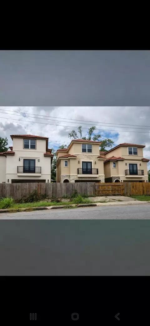 000 Denton St, Houston, TX 77028
