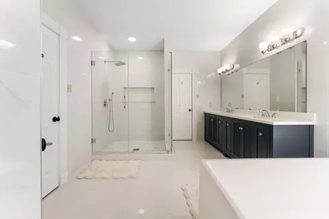 Bath - 17206 Klee Cir, Spring, TX 77379 photo 3 of 7