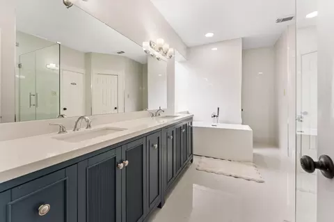 Bath - 17206 Klee Cir, Spring, TX 77379 photo 2 of 7