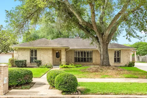 712 Browning St, Angleton, TX 77515